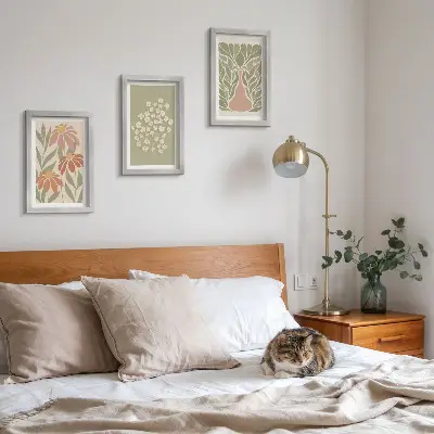 Tríptico enmarcado con motivos florales y estampados minimalistas de estilo bohemio