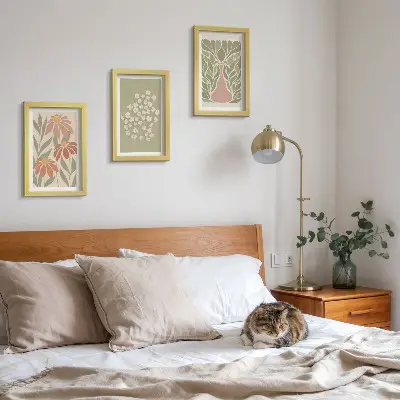 Tríptico enmarcado con motivos florales y estampados minimalistas de estilo bohemio