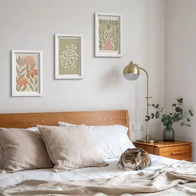 Tríptico enmarcado con motivos florales y estampados minimalistas de estilo bohemio