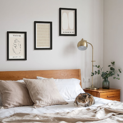 Juego de 3 cuadros decorativos Líneas y formas en tonos beige y blanco.