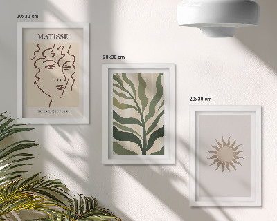 Tríptico enmarcado Patrones y líneas abstractas de plantas en colores apagados.