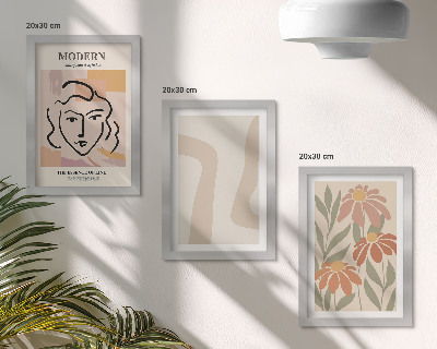 Juego de 3 cuadros decorativos Mujer con un estilo moderno y estampados abstractos.