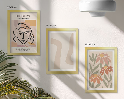 Juego de 3 cuadros decorativos Mujer con un estilo moderno y estampados abstractos.