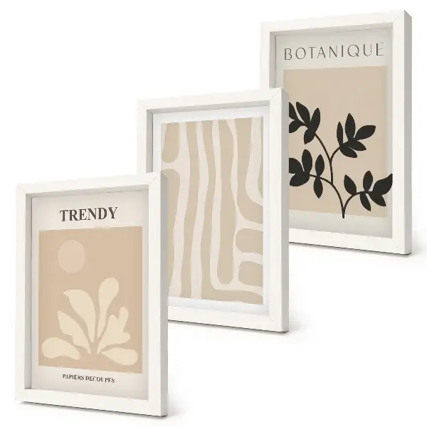 Tríptico enmarcado con elegantes estampados de plantas en tonos beige y negro