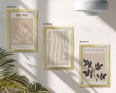 Tríptico enmarcado Elegantes estampados de plantas en tonos beige y negro.