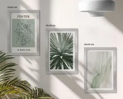 Tríptico enmarcado con diseños vegetales en tonos verdes y beige
