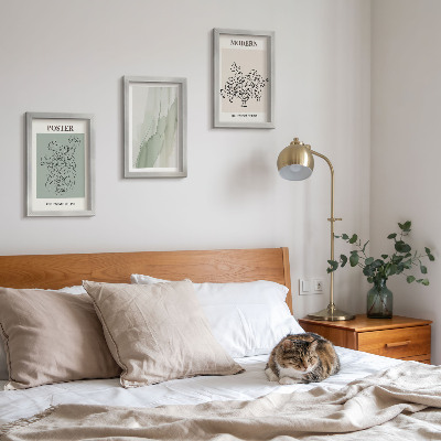 Juego de 3 cuadros decorativos Flores en un jarrón de estilo moderno y minimalista.