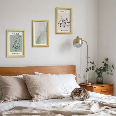 Juego de 3 cuadros decorativos con diseño de flores en un jarrón de estilo moderno y minimalista
