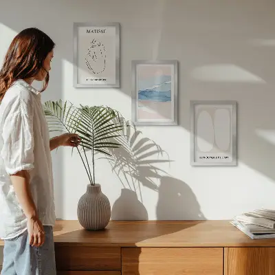 Tríptico enmarcado de Matisse con formas abstractas y colores delicados