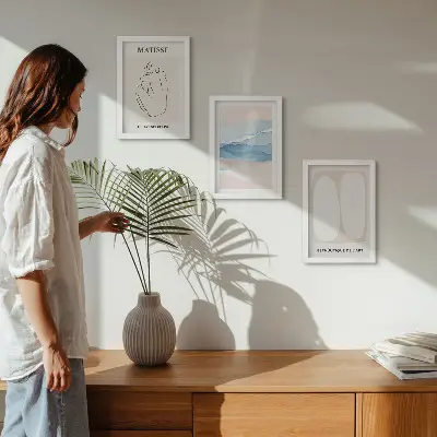 Tríptico enmarcado de Matisse con formas abstractas y colores delicados