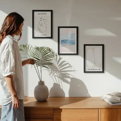 Tríptico enmarcado de Matisse con formas abstractas y colores delicados