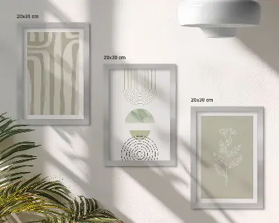 Tríptico enmarcado con diseños geométricos y detalles vegetales en tonos verdes