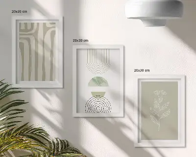 Tríptico enmarcado con diseños geométricos y detalles vegetales en tonos verdes