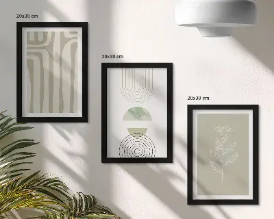 Tríptico enmarcado con diseños geométricos y detalles vegetales en tonos verdes