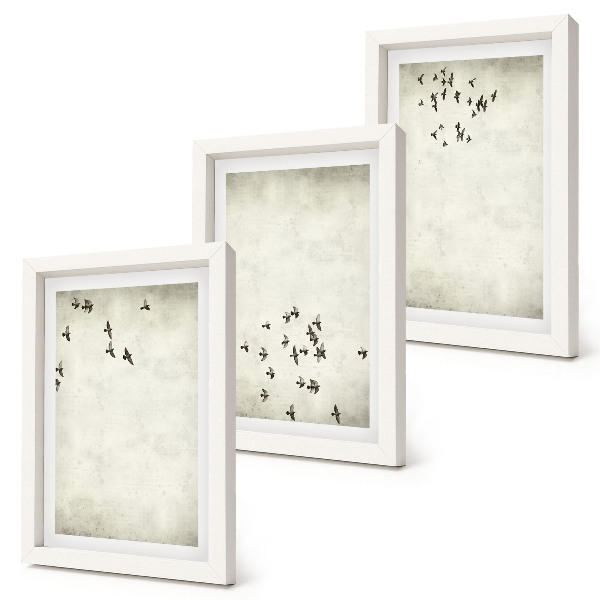 Tríptico enmarcado Una pintura minimalista de pájaros volando
