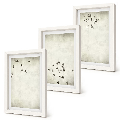 Tríptico enmarcado Una pintura minimalista de pájaros volando