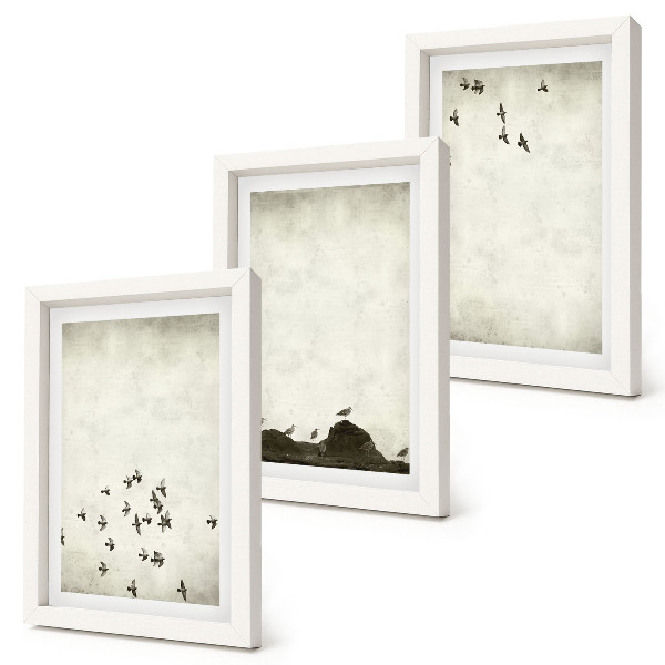 Tríptico enmarcado Pájaros en vuelo pintados al estilo minimalista.