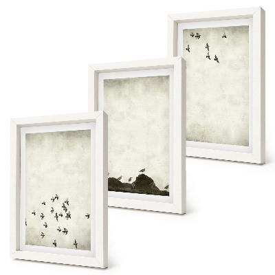 Tríptico enmarcado Pájaros en vuelo pintados al estilo minimalista.