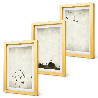 Tríptico enmarcado Pájaros en vuelo pintados al estilo minimalista.