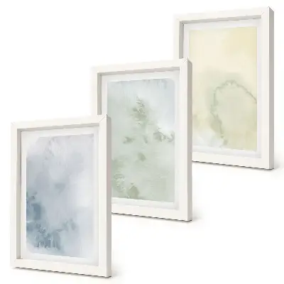 Tríptico de pinturas de acuarela enmarcado con diseño en tonos pastel sobre textura de lienzo