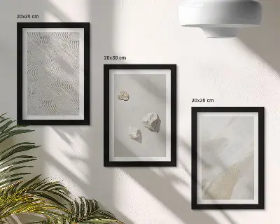 Tríptico enmarcado con diseño moderno de arena, piedras y texturas de pintura