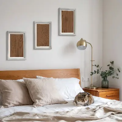 Tríptico enmarcado con diseño de textura minimalista de corteza de árbol y patrón de madera