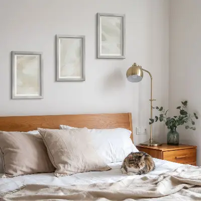 Tríptico enmarcado de pinturas abstractas diseño brillante sobre lienzo con delicado estilo bohemio