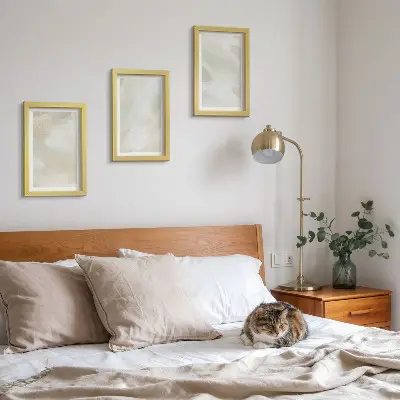Tríptico enmarcado de pinturas abstractas diseño brillante sobre lienzo con delicado estilo bohemio