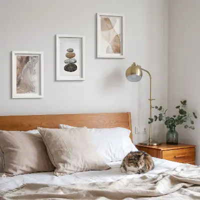 Juego de 3 cuadros decorativos con estructuras pintadas y formas abstractas en tonos pastel