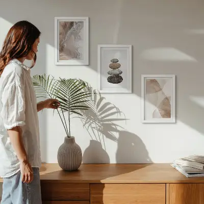Juego de 3 cuadros decorativos con estructuras pintadas y formas abstractas en tonos pastel