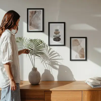 Juego de 3 cuadros decorativos con estructuras pintadas y formas abstractas en tonos pastel