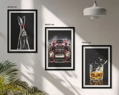 Set de 3 cuadros decorativos para salón con diseño artístico de piernas de mujer en tonos rosa y elementos de coche y whisky