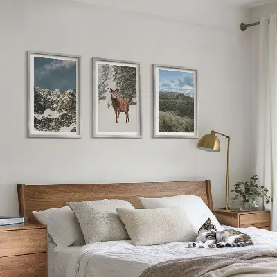 Set de 3 cuadros para salón con diseño de paisaje de montañas nevadas y bosques con ciervos