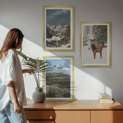 Set de 3 cuadros para salón con diseño de paisaje de montañas nevadas y bosques con ciervos