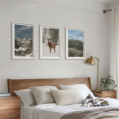 Set de 3 cuadros para salón con diseño de paisaje de montañas nevadas y bosques con ciervos