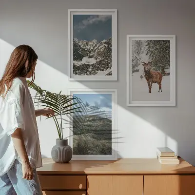Set de 3 cuadros para salón con diseño de paisaje de montañas nevadas y bosques con ciervos