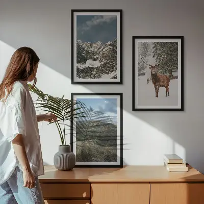 Set de 3 cuadros para salón con diseño de paisaje de montañas nevadas y bosques con ciervos