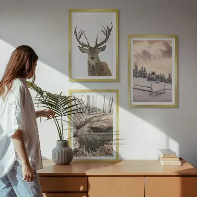 Set de 3 cuadros para salón con diseño de cabaña de ciervos en paisaje invernal