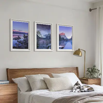 Juego de 3 cuadros paisajes de montaña al atardecer junto al agua