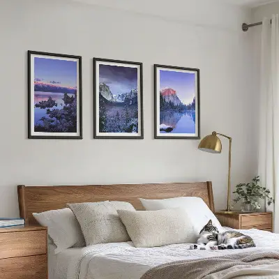 Juego de 3 cuadros paisajes de montaña al atardecer junto al agua