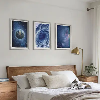 Juego de 3 cuadros diseño de galaxia con tormenta espacial en la Tierra