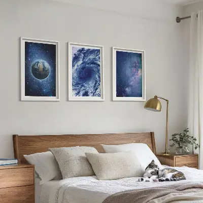 Juego de 3 cuadros diseño de galaxia con tormenta espacial en la Tierra