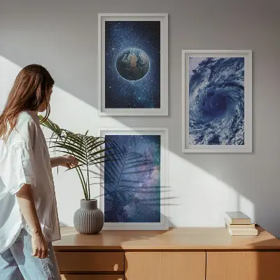 Juego de 3 cuadros diseño de galaxia con tormenta espacial en la Tierra