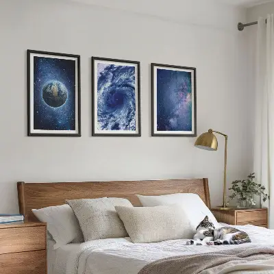 Juego de 3 cuadros diseño de galaxia con tormenta espacial en la Tierra