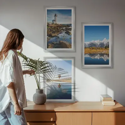 Set de 3 cuadros para salón con paisajes de naturaleza que incluyen un faro, montañas y un globo