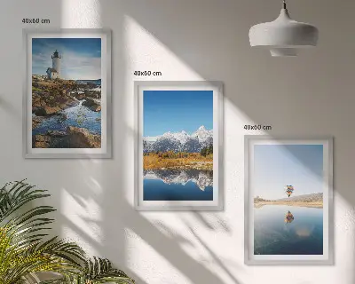 Set de 3 cuadros para salón con paisajes de naturaleza que incluyen un faro, montañas y un globo