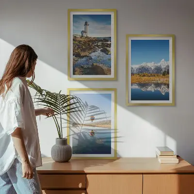Set de 3 cuadros para salón con paisajes de naturaleza que incluyen un faro, montañas y un globo