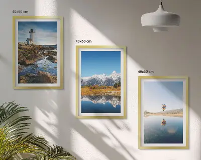 Set de 3 cuadros para salón con paisajes de naturaleza que incluyen un faro, montañas y un globo