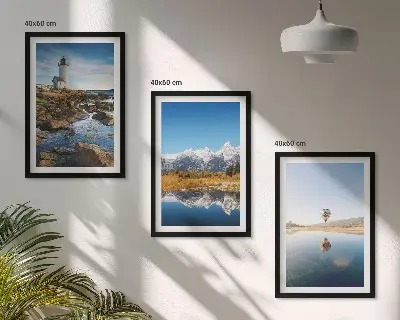 Set de 3 cuadros para salón con paisajes de naturaleza que incluyen un faro, montañas y un globo