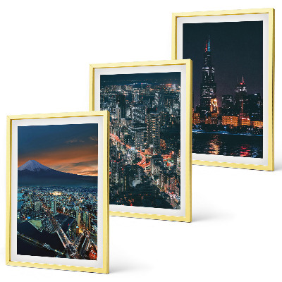 Set de 3 cuadros para salón Vista de la ciudad desde la montaña por la noche.
